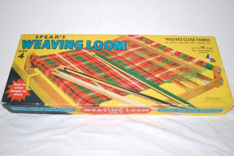 lot 140 image: Vintage Wooden Loom in Box