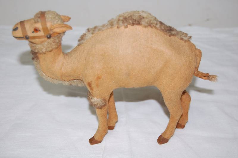 lot 151 image: Vinatge Toy Camel Music Box