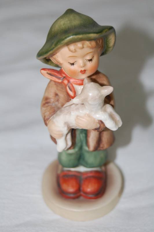 lot 153 image: Hummel Figurine