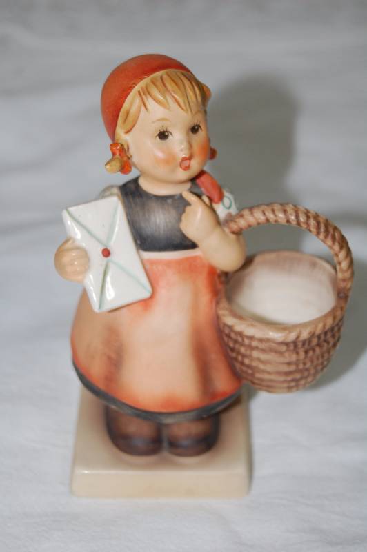 lot 154 image: Hummel Figurine