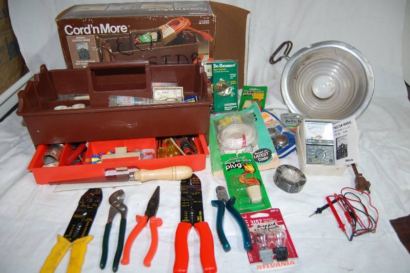 lot 190 image: Electrical Tools and Accessories with Tote