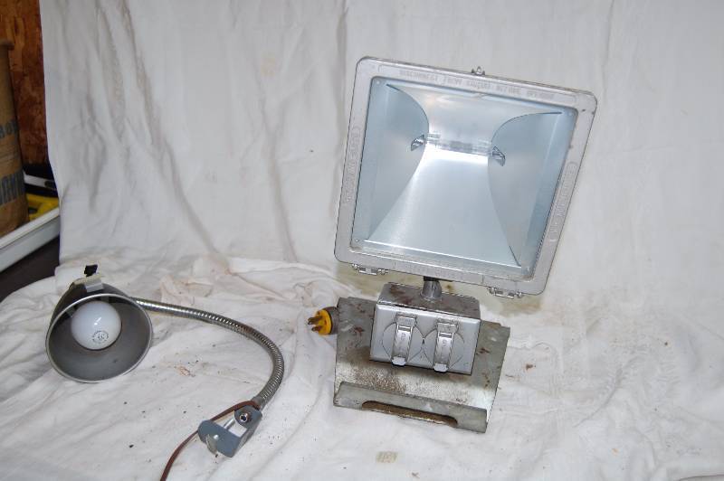 lot 200 image: Lighting