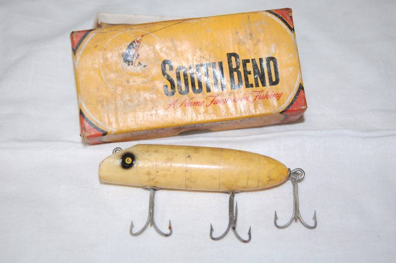 lot 208 image: Fishing Lure