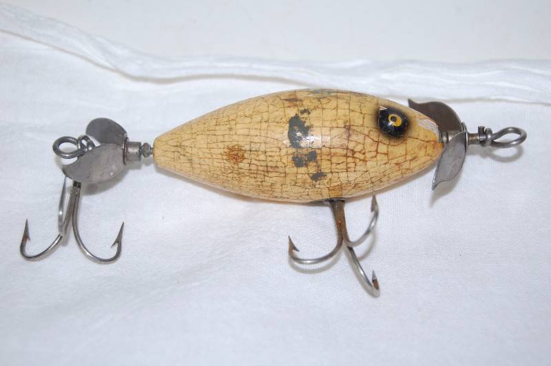 lot 209 image: Old Wooden Lure