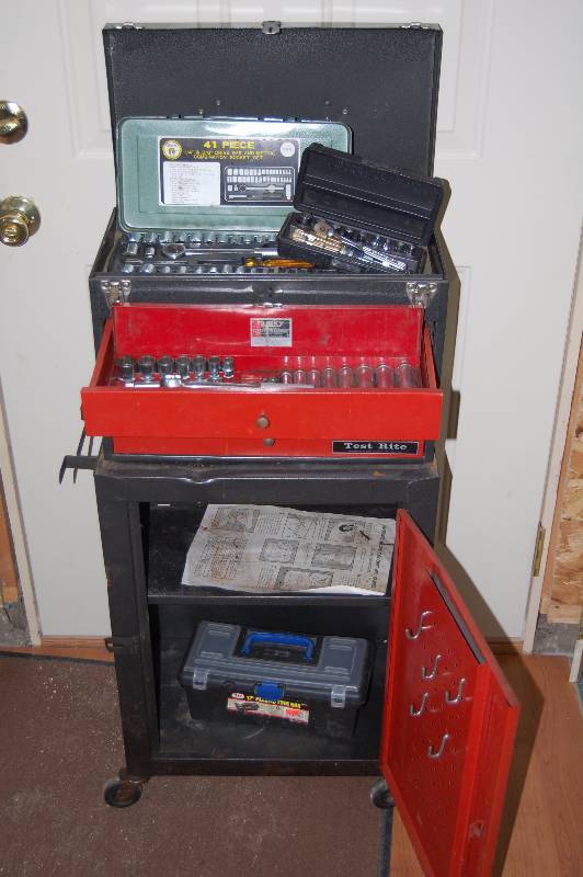 lot 235 image: Small Rolling Tool Box with Contents