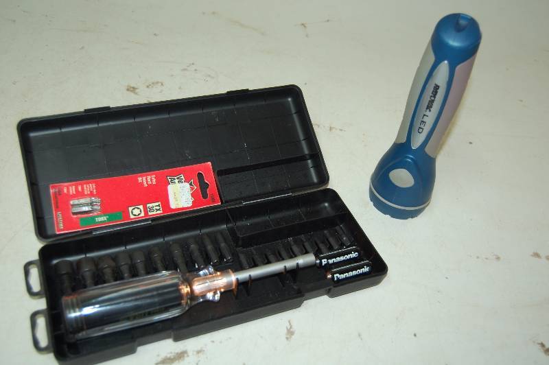 lot 242 image: Light Up Interchangeable Screwdriver and LED Flashlight