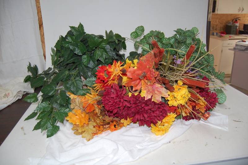 lot 246 image: Crafted Artifical Plants and Flowers
