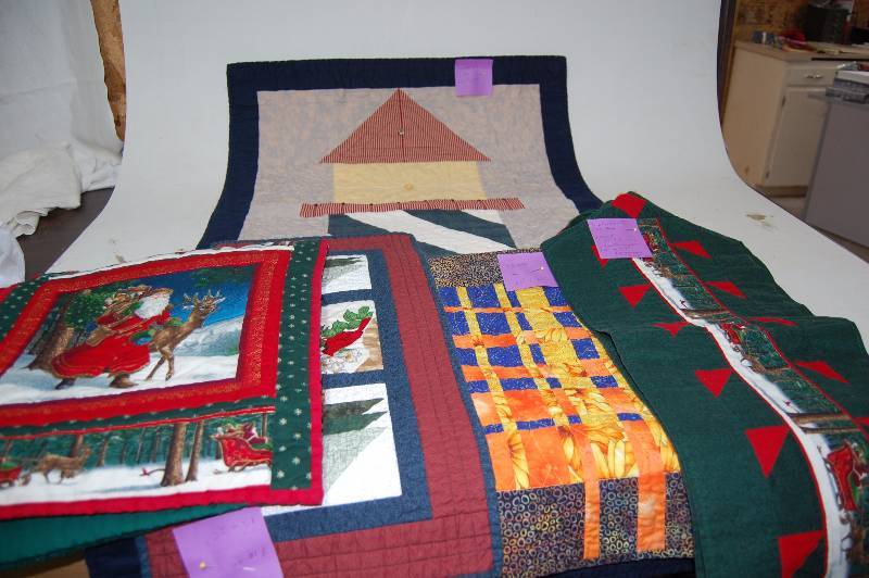 lot 261 image: Mini Quilts and More