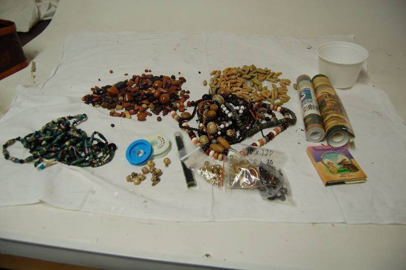 lot 265 image: Necklace Making and More