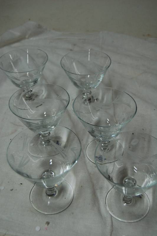 lot 267 image: Decorative Cocktail Glasses