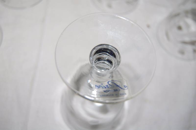 lot 271 image: Decorative Cocktail Glasses