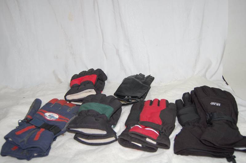lot 274 image: Winter Gloves