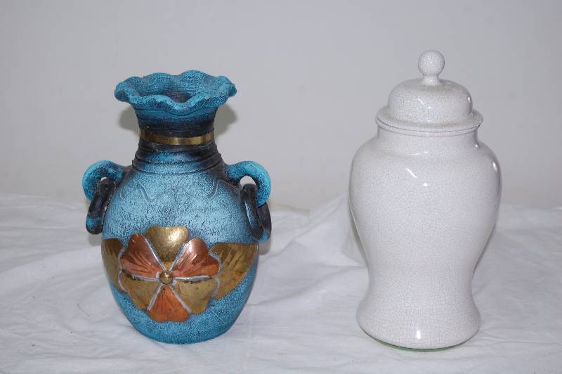 lot 282 image: Decorative Vases