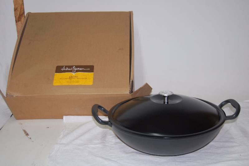 lot 283 image: Cast Iron Wok