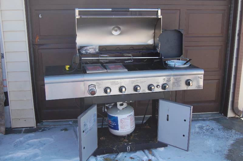 lot 288 image: Gas Grill