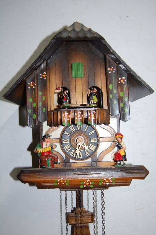 lot 9 image: Cuckoo Clock
