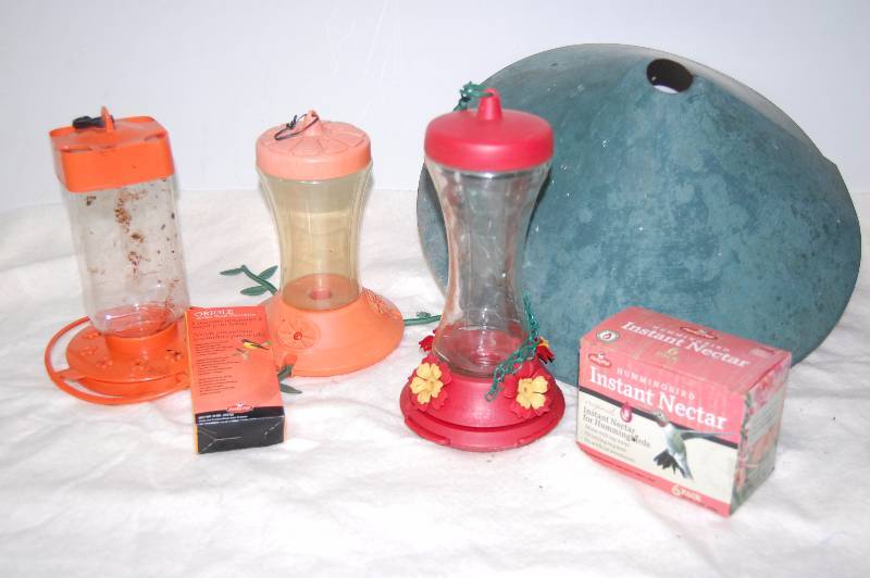 lot 309 image: Bird Feeders