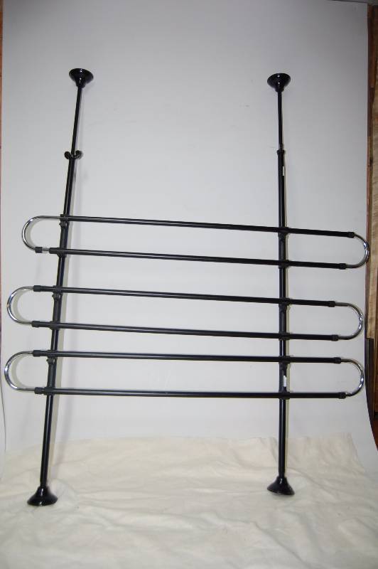 lot 311 image: Headache Rack for Pets