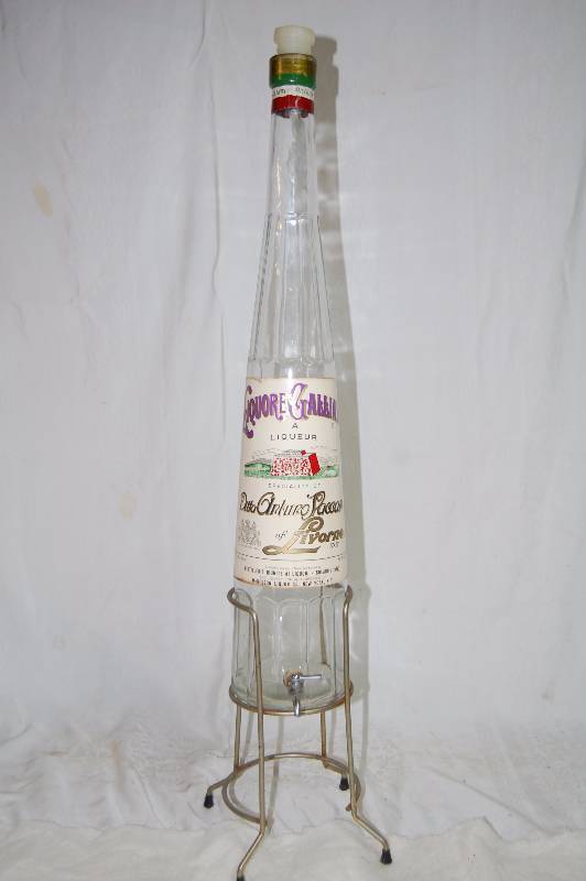 lot 332 image: Unique Liquor Bottle