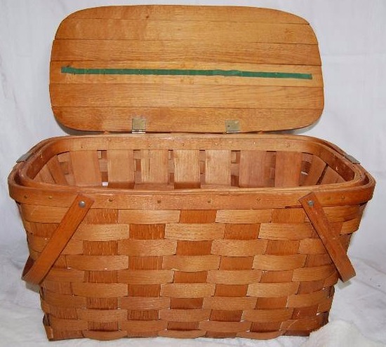 lot 361 image: Picnic Basket Set