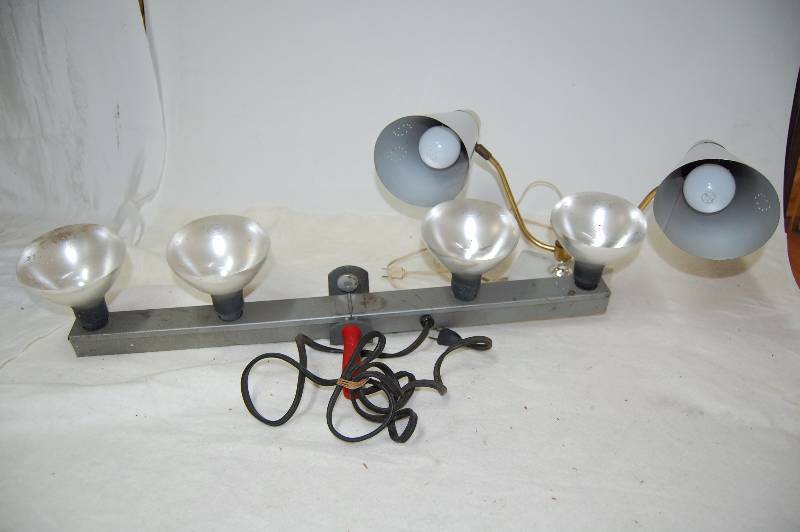lot 364 image: Light Bar and Lamp