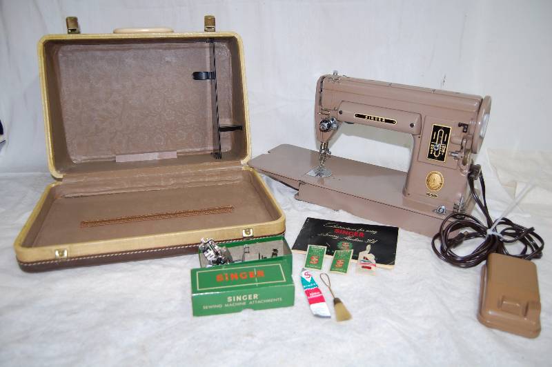 lot 365 image: Portable Sewing Machine