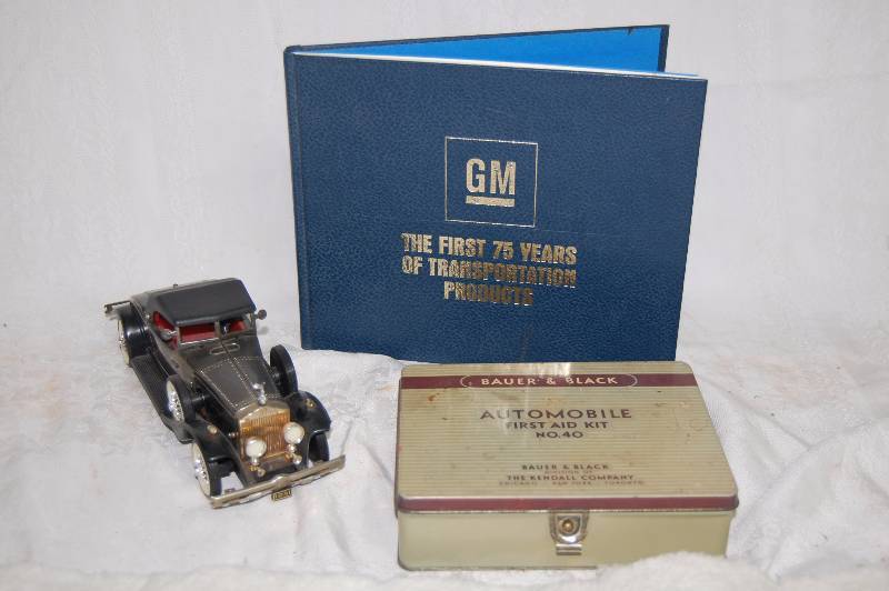 lot 367 image: Automobile Themed Lot