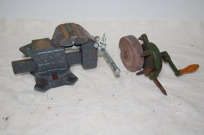 lot 389 image: Vise and Grinding Wheel