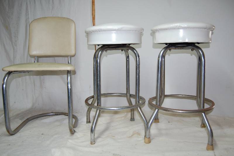 lot 405 image: Two Swiveling Bar Stools and Metal Chair