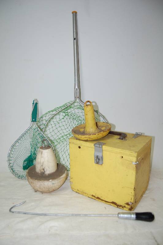 lot 408 image: Fishing Accessories