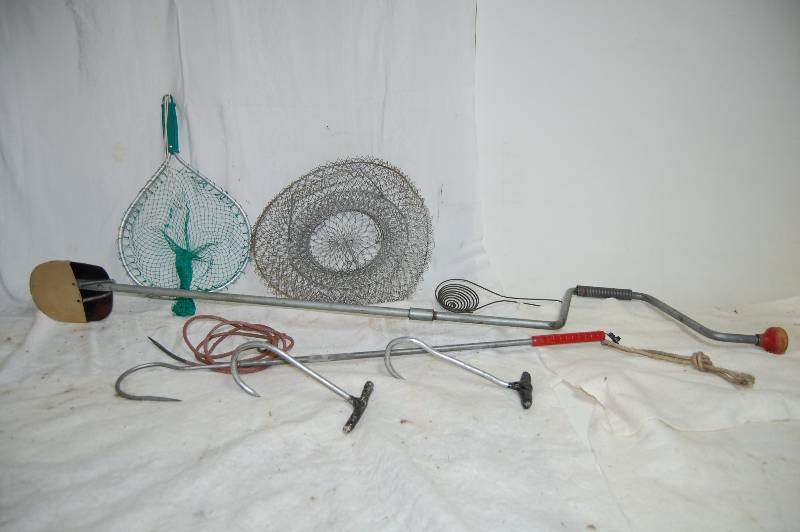 lot 409 image: Fishing Accessories