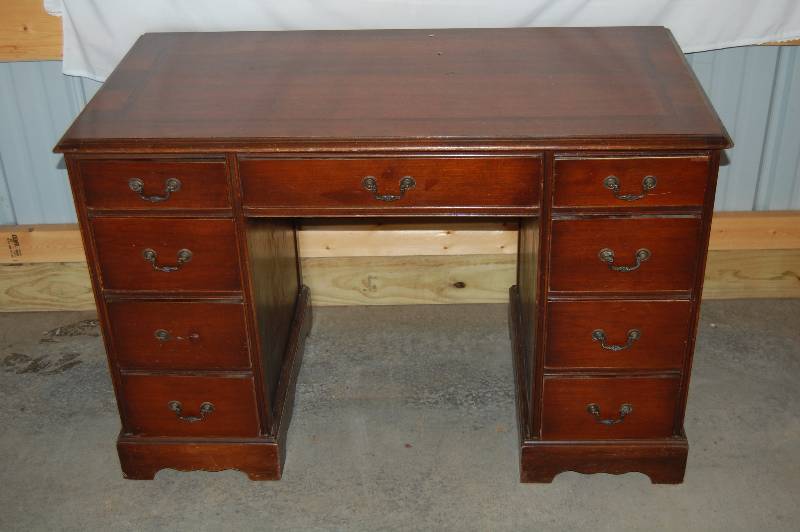 lot 415 image: Vintage Desk