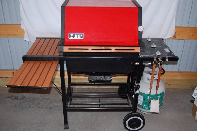 lot 416 image: Gas Grill