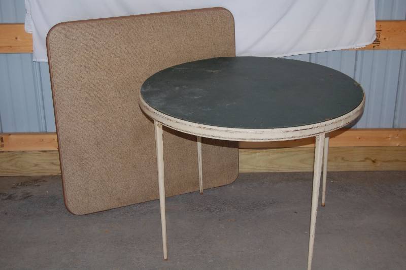 lot 423 image: Folding Tables
