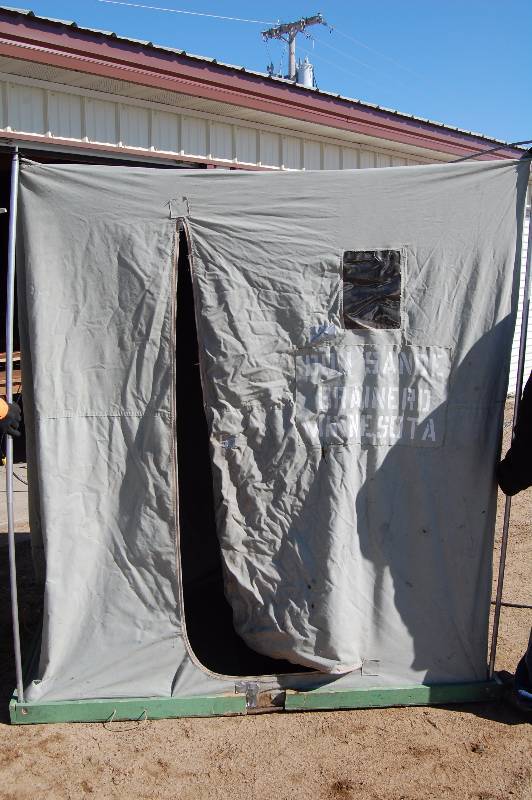 lot 425 image: Ice Fishing Pop Up Tent
