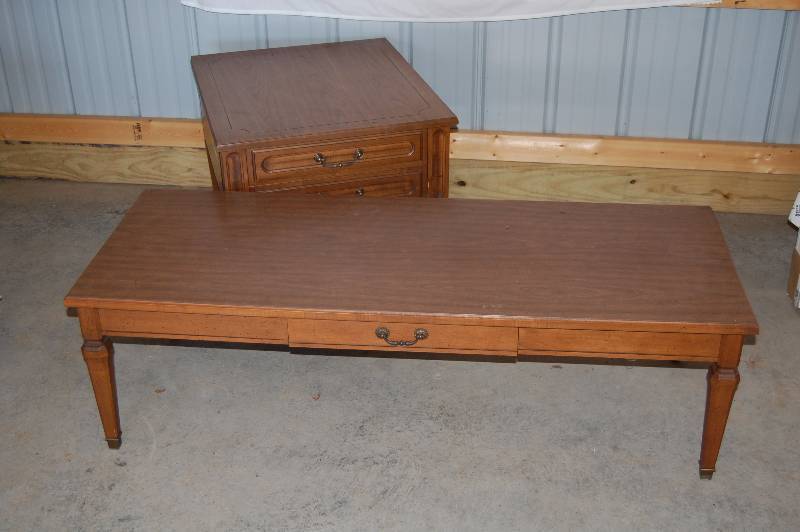 lot 426 image: Coffee Table and End Table