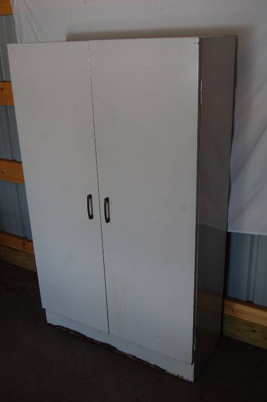 lot 429 image: Metal Cabinet