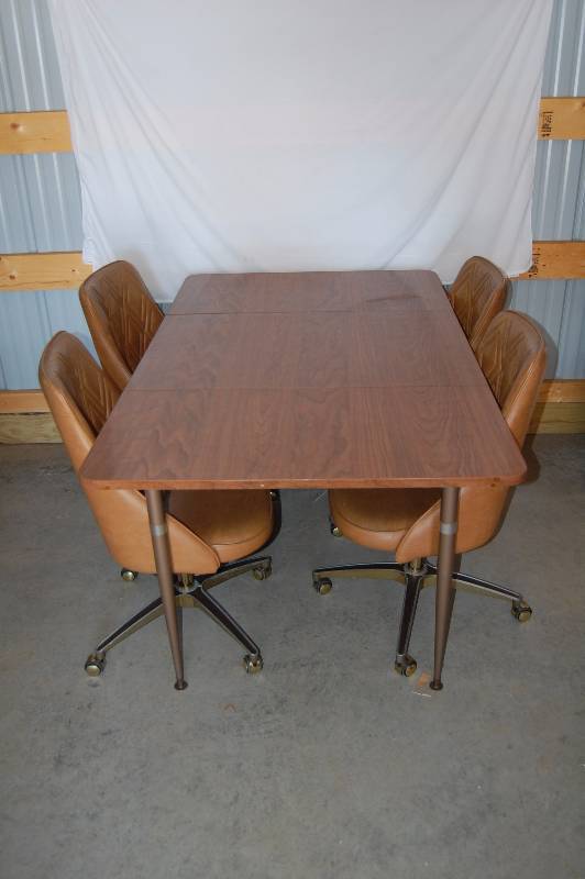 lot 431 image: Table and Chairs