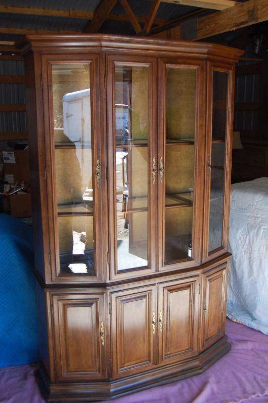 lot 1 image: Ethan Allen Hutch