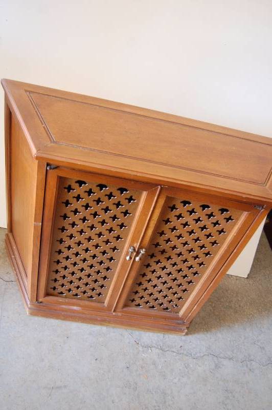 lot 445 image: Oak Cabinet