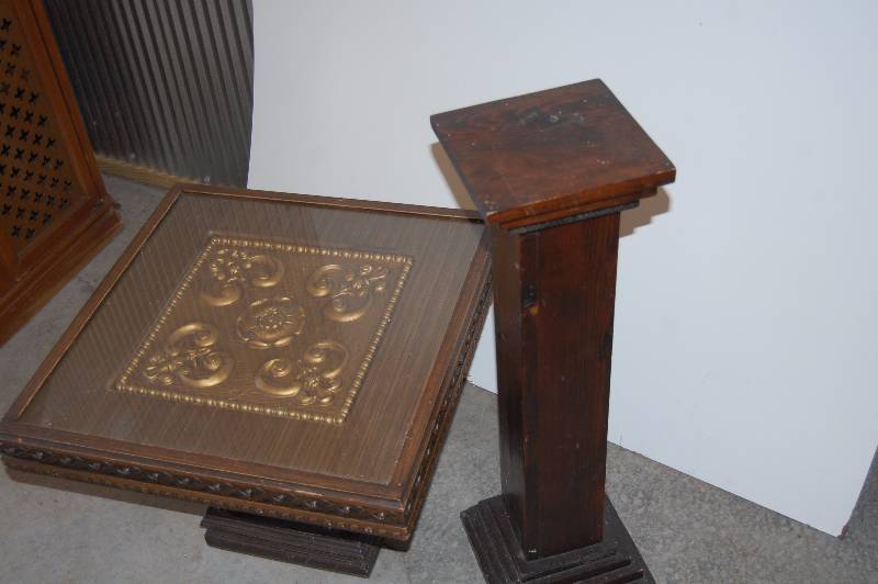 lot 448 image: Small Table and Pedestal