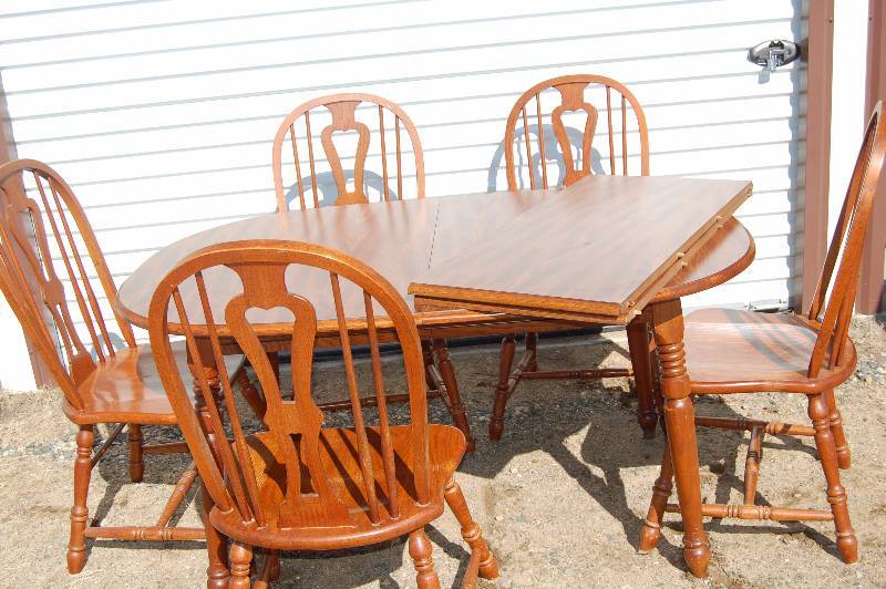 lot 451 image: Table and Chairs