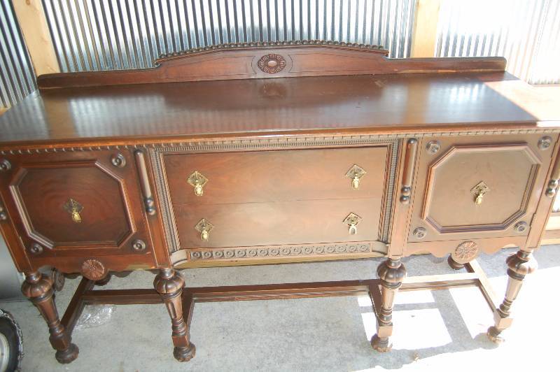 lot 454 image: Buffet
