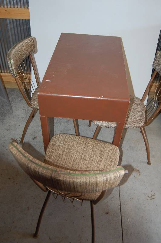 lot 462 image: Chairs and Desk