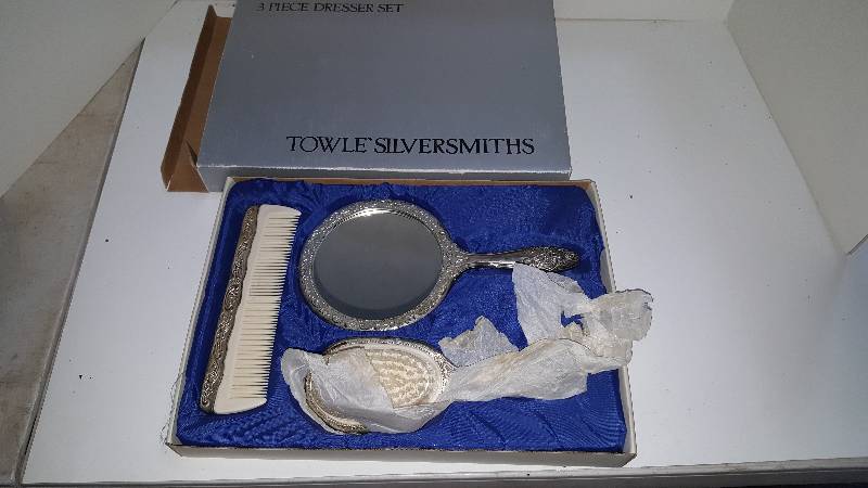 Silver 3pc. Dresser set