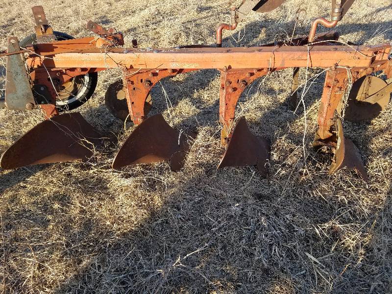 International (4) Bottom 14 Plow