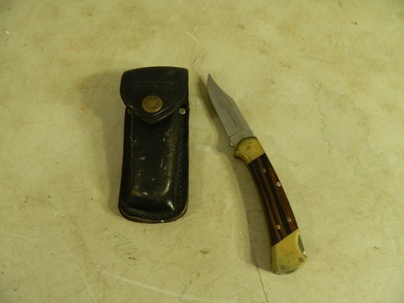 lot 3 image: Buck Knife with Case