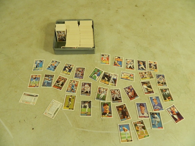 lot 7 image: Mini Baseball Cards