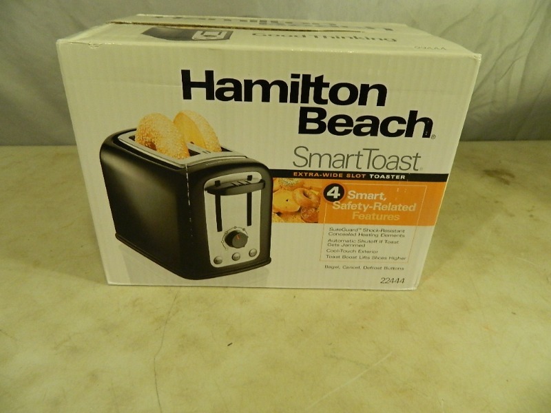 lot 11 image: New Hamilton Beach Toaster