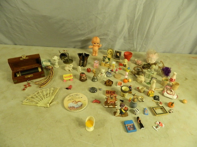 lot 21 image: Miniatures, Spyglass in Box, and More